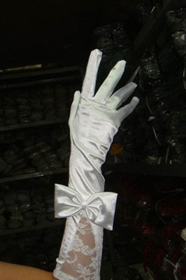 Перчатки с бантом и кружевом белые