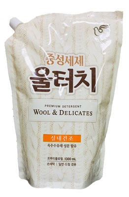 Средство для стирки "Wool Touch" шерстяных и деликатных тканей 1,3 л